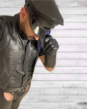 Xtudr - Paulru18: Joven sin experiencia.
Tanto amo como sumiso, con ganas de aprender
Nada de dolor extremo ni scat