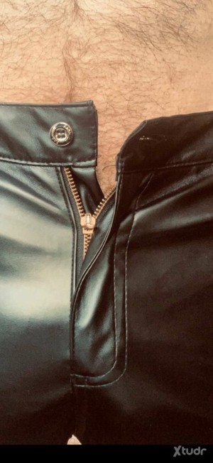 Xtudr - Egoista: Sin complejos ni manías, sólo me importa mi propio placer, el tuyo me da igual. Si disfrutas dando, tampoco me importa.
Si ...