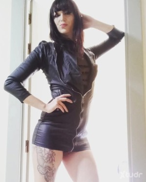 Xtudr - Cleo: Lamer axilas sudas y que huele mucho de y pies 