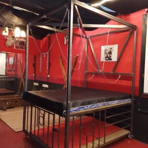 Xtudr - artesano: soy artesano y fabricante de aparatos, jugutes y trastos varios para practicar bdsm, hago desde palas para spank, potros, ...