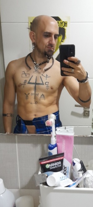 Xtudr - En0kH: I always have a good vibe with everyone. I like to please people :)
I'm updating profiles. In a few days, you'll see this mor...