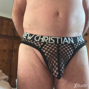 Xtudr - mickw: Single 69 yo bottom bi guy, looking for local fun. Can travel but not accommodate. I had to select something but I'm not a sl...