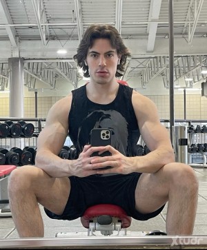 Xtudr - Kevinrenaud07: Hello everyone I’m Kevin here single gay and up for finding a man to build good life together with. I like music, coo...