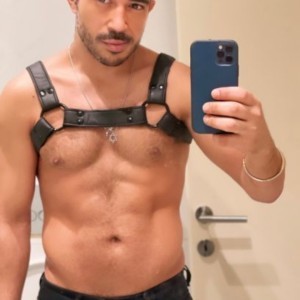 Xtudr - MASTERDOM34: I can provide the translation:
You need blue, white, green, and more, everything for parties.
Sex and sado shows, CBT, ...
