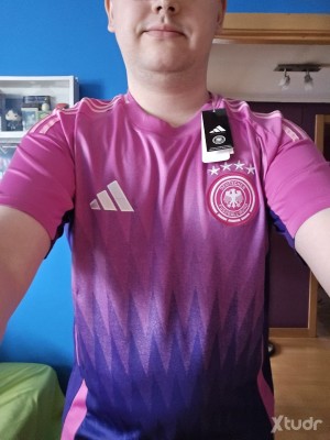 Xtudr - grar.oun: BDSM, work gear, SM roleplay, kidnapping, soccer gear, inmate.
Here to meet people and hook up, I'm a bottom but I can try...
