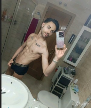 Xtudr - 😊: Know masculine and protective guys