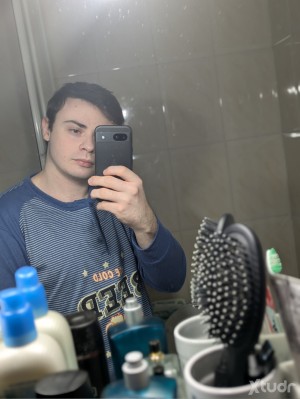 Xtudr - chico24: Chico joven y morboso. Principalmente busco conocer un amo a quien adorar y servir (incluido findom)