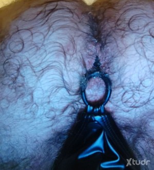 Xtudr - Pe55: I'm looking for a guy between 45 and 60 years old who is well-endowed. I'm not looking for a dominant man, but a dominant guy ...