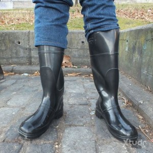 Xtudr - rubberstiefel: Hello everyone.
In Madrid, eager to connect, meet new people to share hobbies and fetishes, kinks and tastes. Sometim...