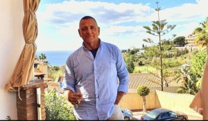 Xtudr - Juanje: Me gusta ser sumiso y obediente, adorar los pies de mi Amo…y cosas así 