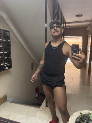Xtudr - Act41: Venezolano en Madrid activo me mola dar caña rato largo  me gusta que me coman la pollla garganta profunda  un buen culo 