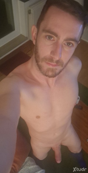 Xtudr - PutaBB: Extremely submissive bottom with no hair very thirsty to be used only for fucking. Use me as a deposit for cum and piss and ...