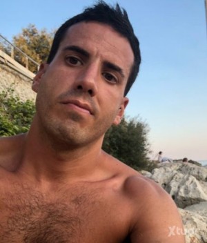 Xtudr - Raffas87: Top in fisting, but with a lot of interest in starting as a bottom in fisting, with desire to find people to train with.