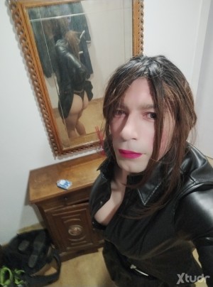 Xtudr - Andrea_CD_Cuero_astur: I'm a submissive transvestite, I'm looking for a dominant male and very bastard. I also get turned on by feel...