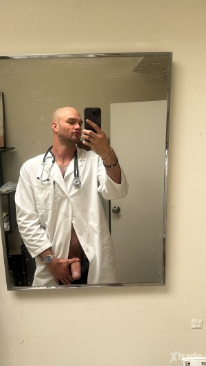 Xtudr - Jesen_top: I'm looking for a submissive slave who serves me like a puppet. I charge for tribute and payment is in advance, don't sen...