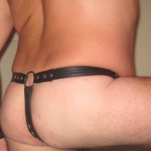 Xtudr - macholeather: Willing to be trained, good leather and boots licker.
