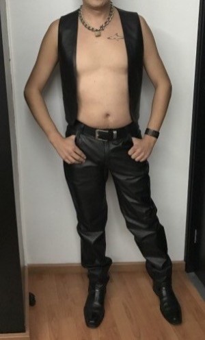 Xtudr - ALEX35LEATHER: Mature with experience in domination and submission, enter and with few limits. Always experimenting. NO CASH AND NO ...