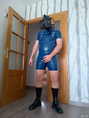 Xtudr - shinybabe: Principalmente sumiso, fetichista del látex. Deseando probar cosas nuevas.
Manda mensaje y charlamos.
Acepto amistad.