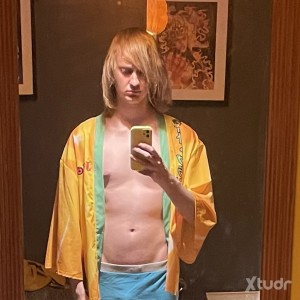Xtudr - charlie_twink: 24 year old nerdy Bi autistic twink,  loves anime, gaming and the gym.