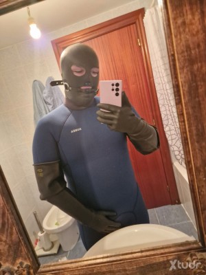 Xtudr - DiegoAmobilbo: I have experience in the BDSM world, in both lighter and more extreme practices.
I like latex, roleplay, sounding, me...