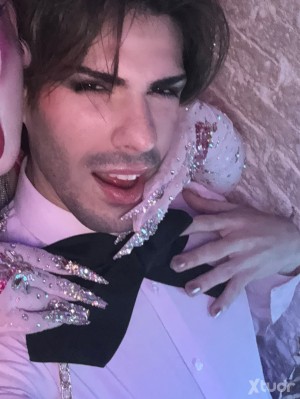 Xtudr - Slap: Dominant slender man looking for submissive who enjoys humiliation, slaps, foot fetish... and more. Shoe size 43. 
The photos ...