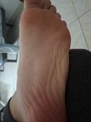 Xtudr - LamepatasA: Busco lamer o que me laman los pies, tambien que me hagan cosquillas o correrme en los pies de alguien
