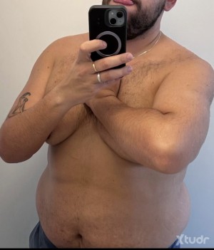 Xtudr - chub85: Chubby guy REALLY open minded.
Con ganas de aprender 