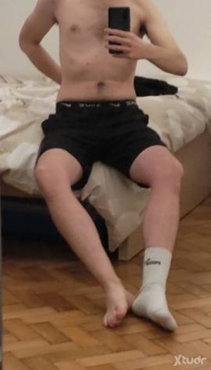 Xtudr - MaxMaster: Dominant man looking for submissives.
I like insults, slaps, spit, piss, eating my feet and socks, deepthroating, facesit...