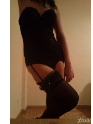 Xtudr - luna_transexual: soy transexual y busco un chico hetero para mamarsela profundamente mientras se corre pensando que es un coñito hac...