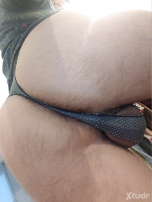 Xtudr - charlymax: I'm a mature guy, more of a top, but I want to try being versatile. Good dick, expert ass eater. I like to smell and lick...