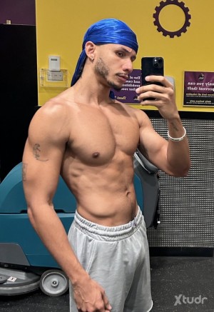 Xtudr - studjames: Looking for a fu!kbud