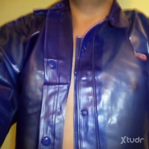 Xtudr - rubberstiefel: Hello everyone.
In Madrid, eager to connect, meet new people to share hobbies and fetishes, kinks and tastes. Sometim...