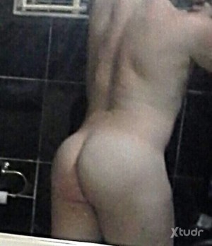 Xtudr - EmilioRabuda: Sou passivo e submisso. Gosto muito que usem meu rabão! Tenho jeito de macho sem afeminação socialmente e muitos não s...