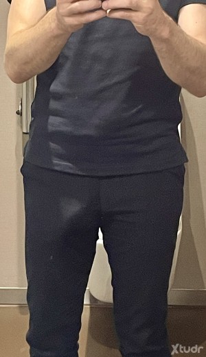 Xtudr - hungDE: Recently moved here, speaking German and English. 
Looking for real men for hot fun 