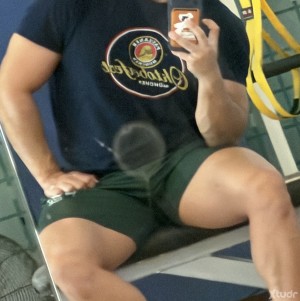 Xtudr - HendoSix: ⛓️💪🏻🏋🏻‍♂️👨🏻
Me molan tíos mayores de >35 años y de gym.
Con barba…
Pelo en pecho….
