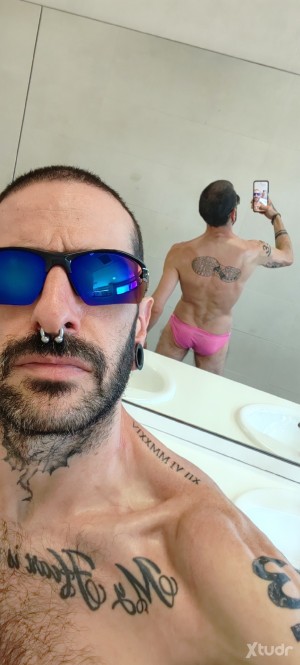 Xtudr - diesel: I'm looking for a totally submissive girl, an insatiable penis eater, vicious and with endurance.