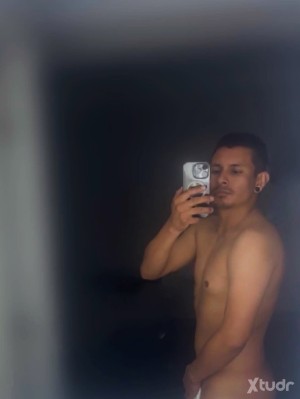 Xtudr - urdadismyride: Looking for older daddies and bears! Sub here and down for anything 