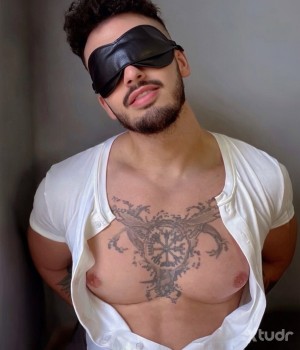 Xtudr - Beph: Looking for new experiences. Interested in being a submissive of someone experienced😳