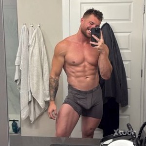 Xtudr - Heesay:  Hello 
I’m a dominant top and I can be bottom as well  I’m into taking control on my submissive bottoms I love nipple play ...