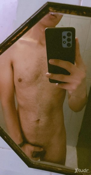 Xtudr - Luis_21: Hola soy Luis! Busco un amo que me enseñe a ser sumiso 🫡