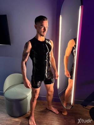 Xtudr - AlejandroDOM: I'm a heterosexual man, dominant, masculine, real, confident and with a single goal: my own pleasure.
I'm not here to ...