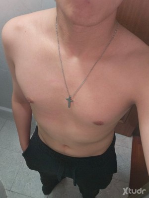 Xtudr - marcoo: Chaval sumiso que busca ser atado y amordazado
En general me gusta que me aten, y me priven de movimiento para follarme, mam...