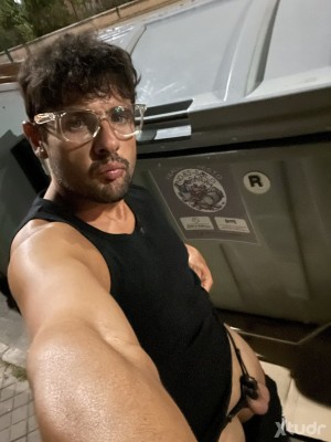 Xtudr - roberto24: Hello I'm new very bottom