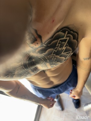 Xtudr - AmoSuperior11: Dominant man seeks financial submissive. I have videos and content 😈🦶🏻🍆