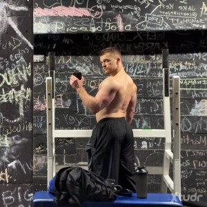 Xtudr - Henry01: My name is Henry, I'm 26 years old, I live in London, and I'm looking for a top man.