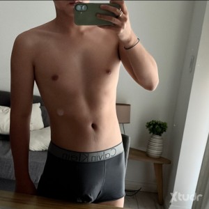 Xtudr - asiaticoo: I'm looking for a dominant man to dominate me.