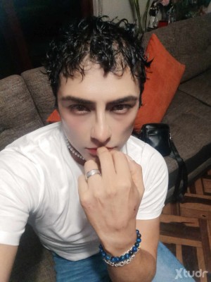 Xtudr - MirafloresLimaPeru29: Hola 👋🏻 soy un chico pasivo de 29 años simpático delgado de Miraflores lima Perú 🇵🇪 si vienes por mi ciudad y ...