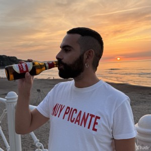 Xtudr - TUTRANCAMON: Versatile pervert. Well-endowed. Only safe sex. I smoke. I have a belly. I dance badly and fuck worse. Very submissive....