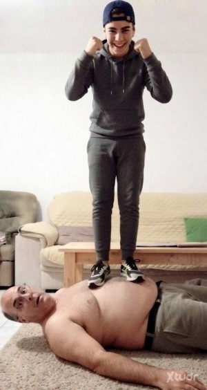 Xtudr - Esclavo_remon: Esclavo.... El esclavo de las fotos es real....cash, se puede negociar.... Lo que ves en el abdomen de algunas fotos ...