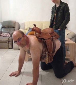 Xtudr - Pony-slave: El esclavo de las fotos es real, si estás interesado,  ponte en contacto.